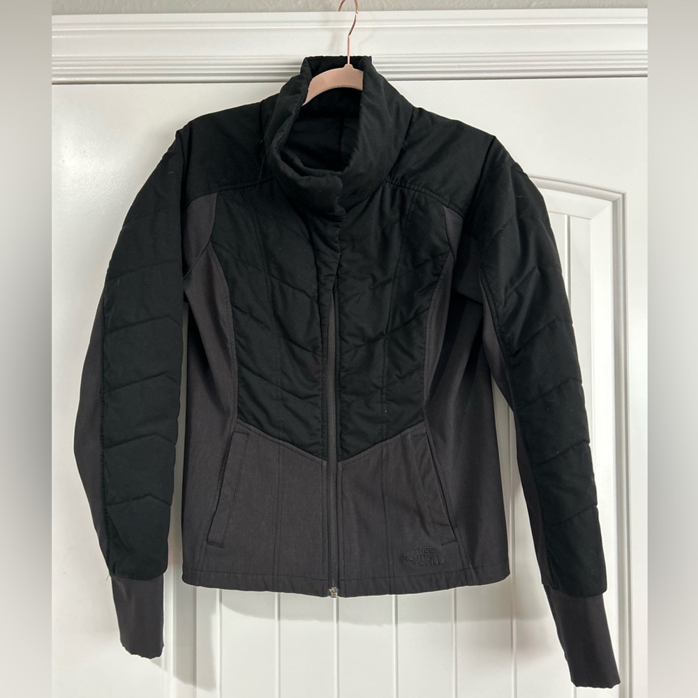 The North Face Women’s Black Pseudio Jacket- size M